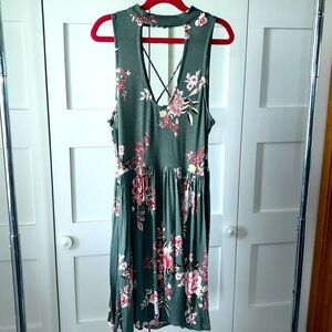 Sky & Sparrow green floral summer dress. Woman’s size small